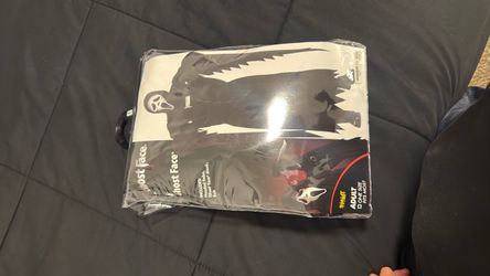 Scream ghost face costume