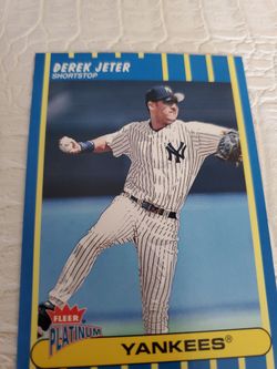 100 Yankees Assorted Baseball Cards.