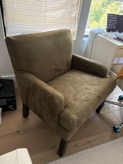 green sitting chair