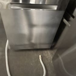 bosch dishwasher  stainless new read description 