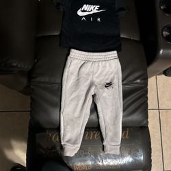 boys nike top & bottom