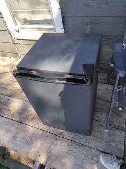 Mini fridge