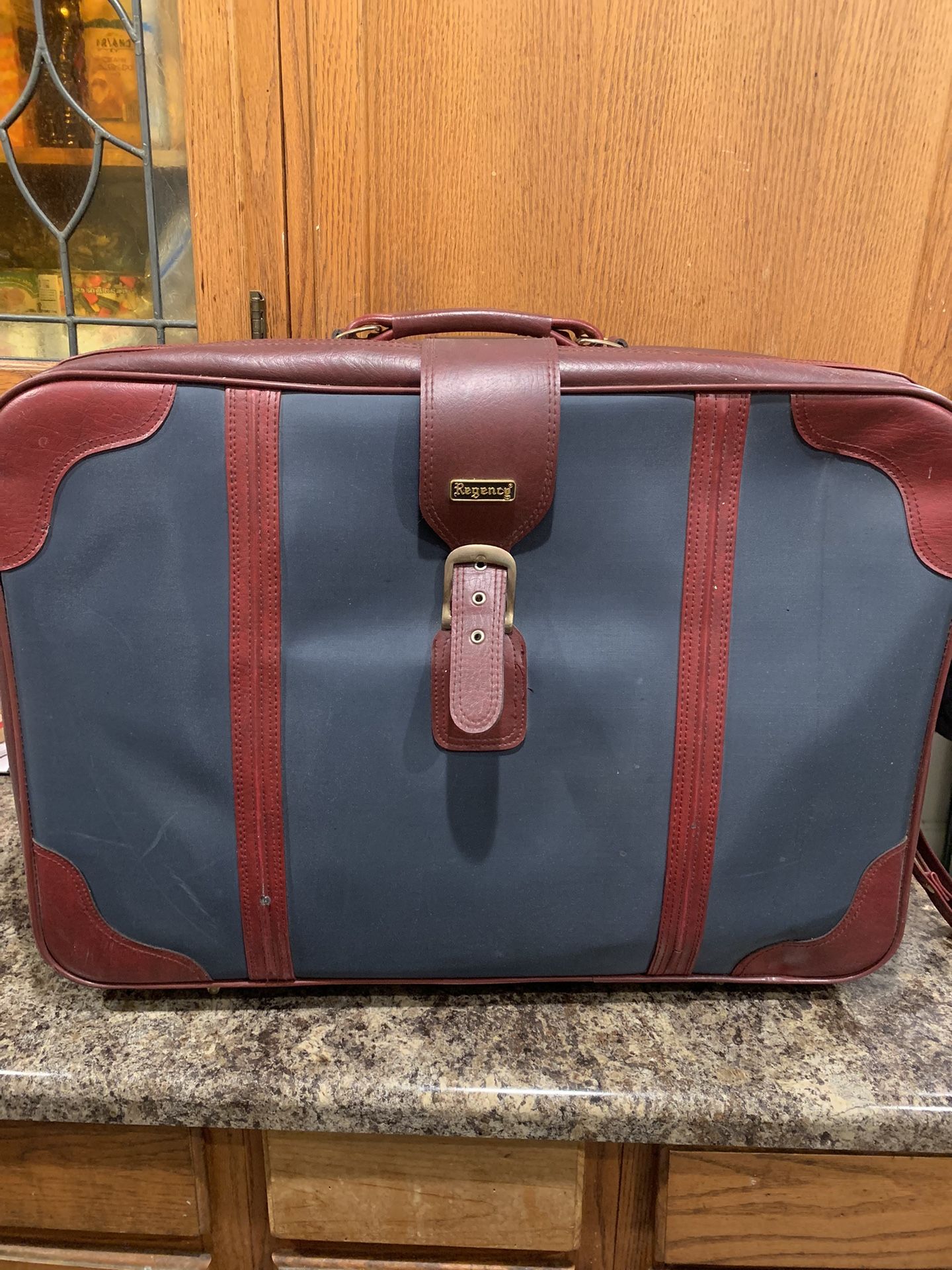 REGENCY VINTAGE SUITCASE