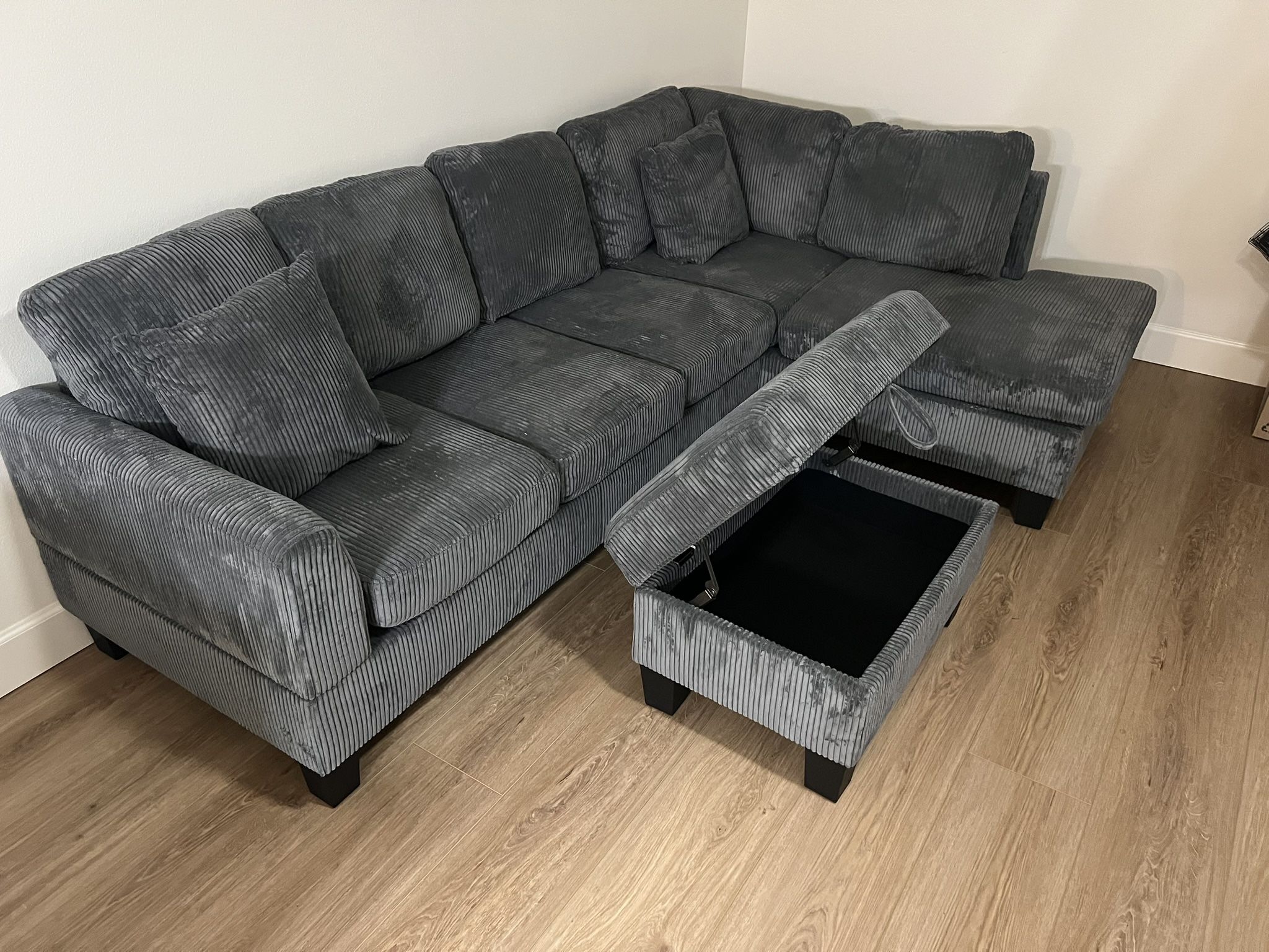New Corduroy Sectional. Grey Or Off White / Beige. 99”x66”. Free Delivery!