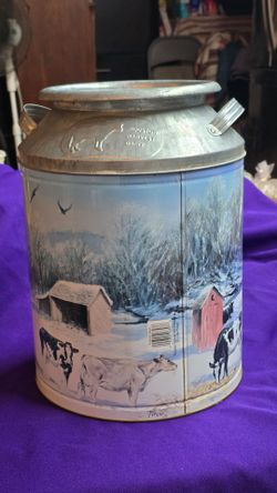 Houston Harvest Foods Co Popcorn Cow Tin, Shaped Like a Old Milk Can With Cows in the Winter Snow And Barns Scene. Tin measures 10 round x 13 tall