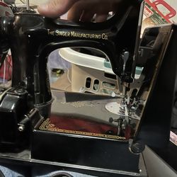 1933 Singer 221 Sewing Machine 