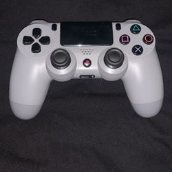 DualShock 4 20th Anniversary Edition.