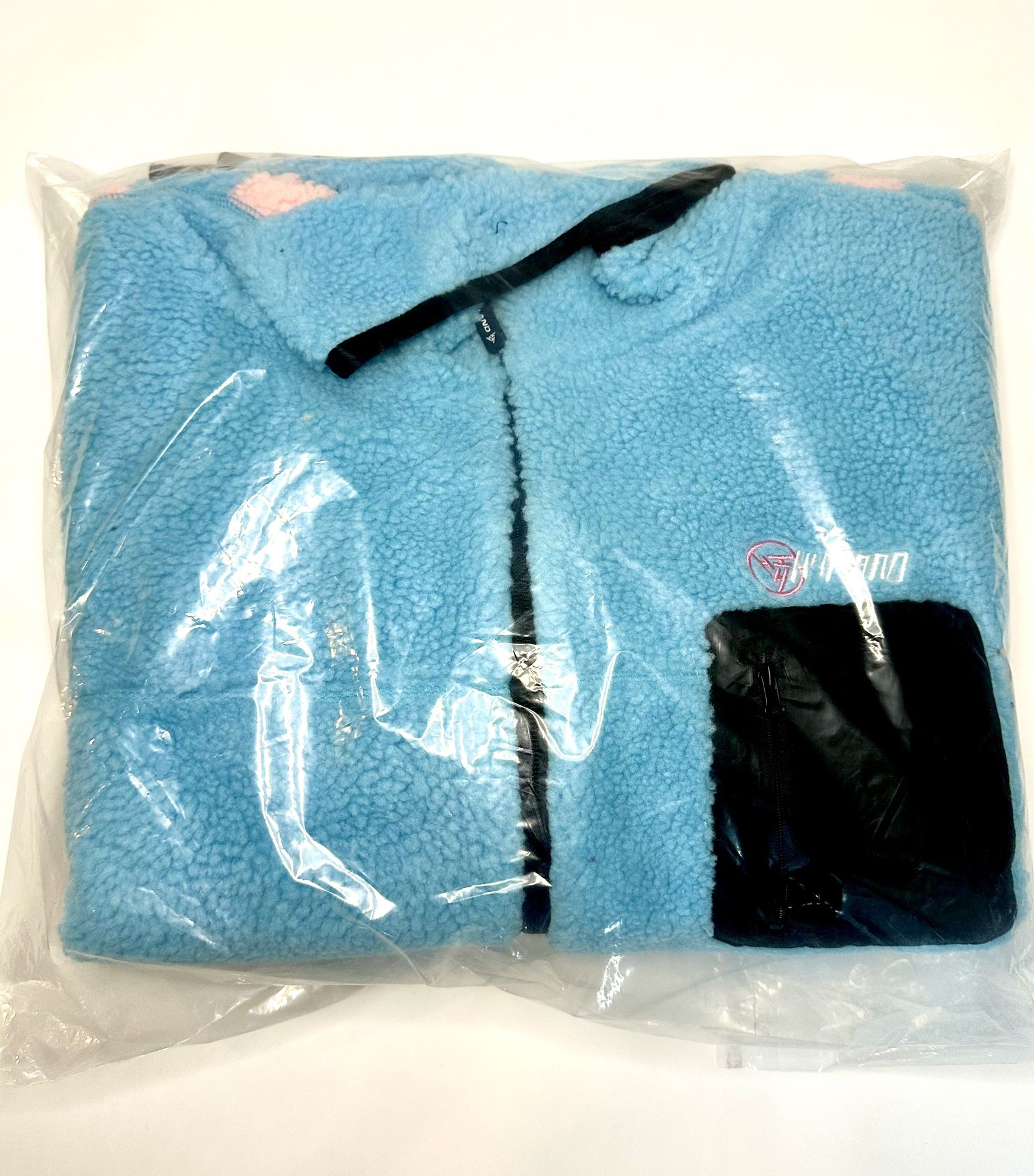 2XL - Hypland x One Piece Tony Tony Chopper Reversible Fleece Sherpa