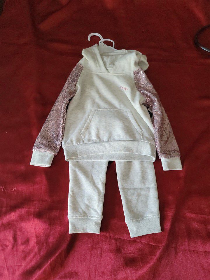 DKNY  Hoodie And Sweatpants Set Pink Rose and Light Gray 2T New.

New no signs of wear. 

Check pictures for more details. 

“Subscribe to my channel 