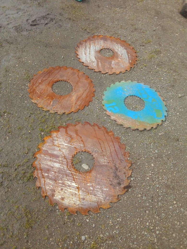 Large Saws/Yard Decor