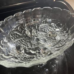 ($10)Beautiful Glass Fruit bowl sold 