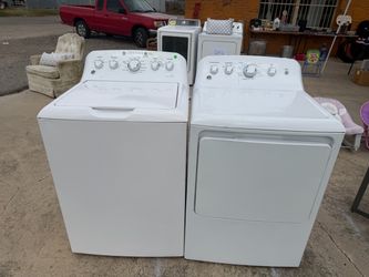 GE Top Load Washer and Gas Dryer Set