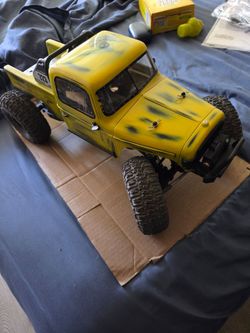 Remote control truck (rock crawler