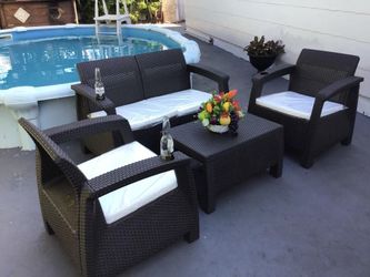 Outdoor patio furniture set