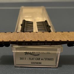 Atlas N Scale Flat Car w/Stakes - Southern