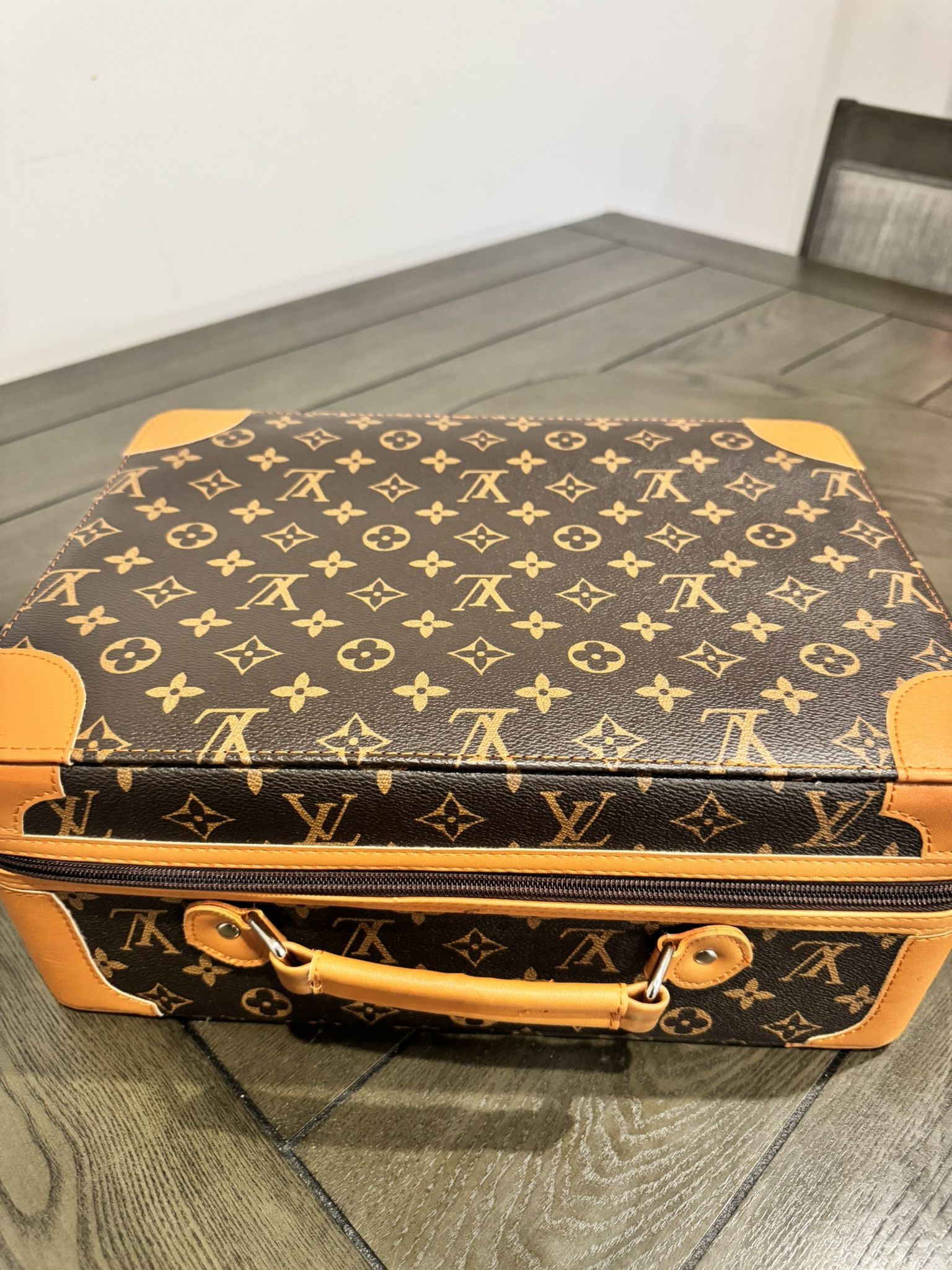 LOUIS VUITTON/NIKE CEEZE 1985 OFF WHITE EDITION