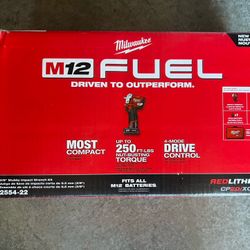 Milwaukee Fuel 3/8” Stubby Impact Wrench Kit New