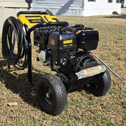 DEWALT
4400 PSI 4.0 GPM Gas Pressure Washer with 420cc Engine, Triplex Pump, Commercial Cold Water Power Washer