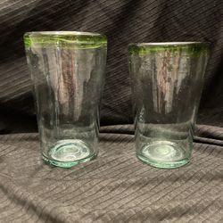 Two (2) Mexican hand-blown tumbler drinking glass with a green rim 16oz