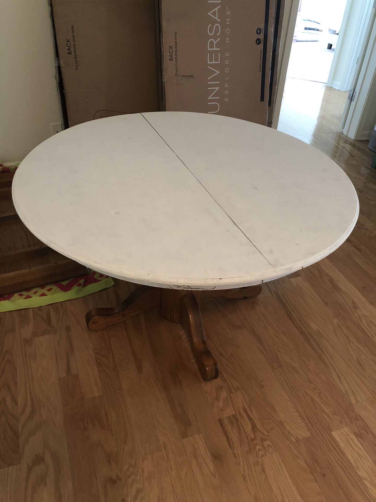 Round kitchen table