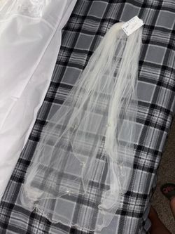 David's Bridal White Wedding Veil with Beaded Edge