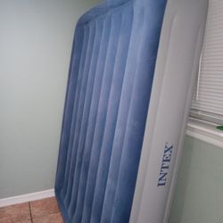 Intex queen air mattress 18*