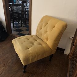YELLOW LOUNGE CHAIR 