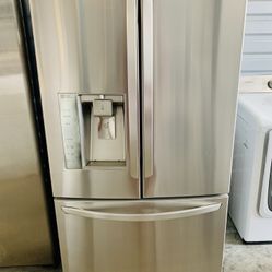 Refrigerator LG Stainless Bottom Freezer 30.7 Like New FREE Delivery 