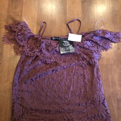 Woman’s Cute Lace Dressy Top Never Worn Shipping Available 