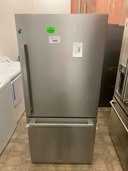 hisense hrb171n6ase 17.2-cu ft counter-depth bottom-freezer refrigerator