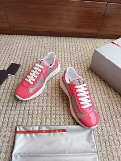 Prada Sneakers pink
