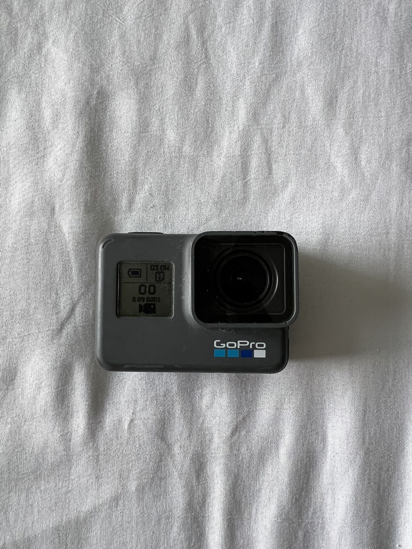 GoPro HERO6 Action Camera - Black + Tripod