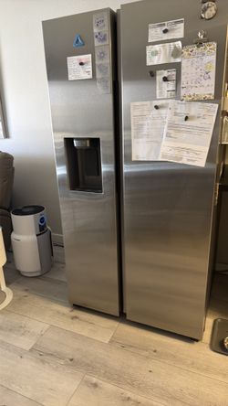 Frigerator Samsung Looking to trade for counter depth smaller fridge ice-maker