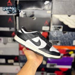 Size 8.5M - Nike Dunk Panda 