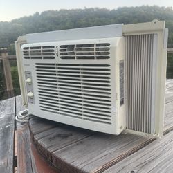Frigidaire FFRA051WA   5,000 BTU
