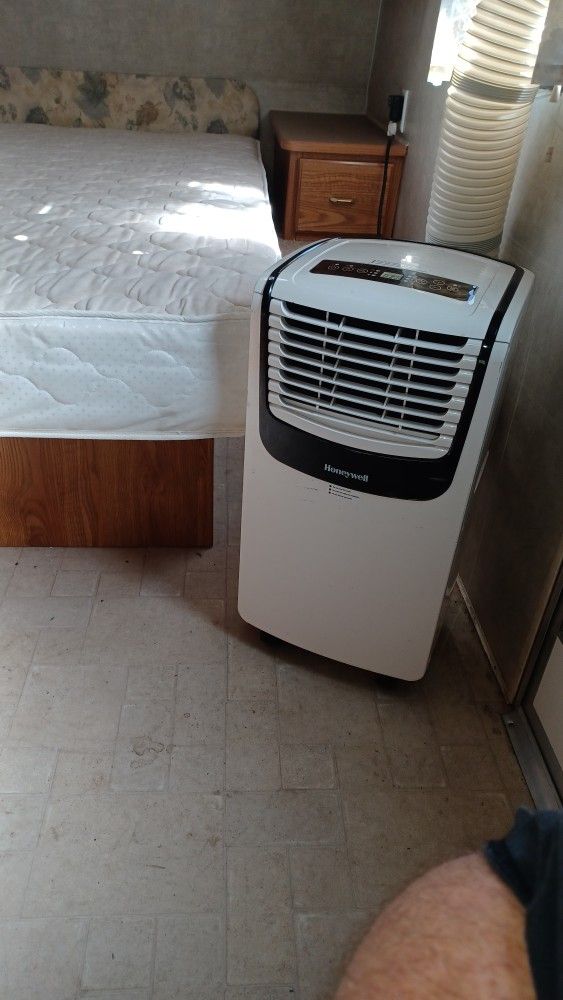 Honeywell MO10CESWK Compact Air Conditioner, 10,000 BTU