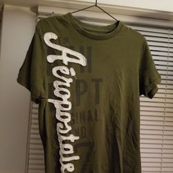 Aeropostale Olive Green Appliqué Graphic T-Shirt - Size Medium