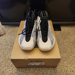 Yzy QNTM Size 10.5 
