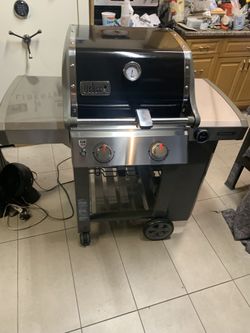 WEBER GENESIS II - 2 BURNERS BBQ GRILL