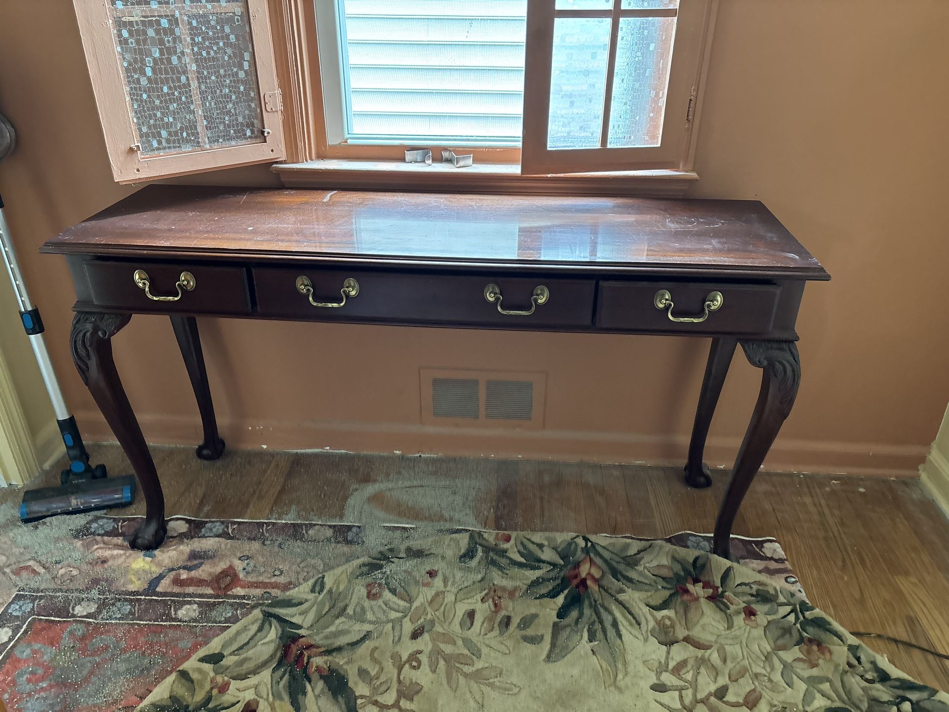 CONSOLE/BUFFET TABLE