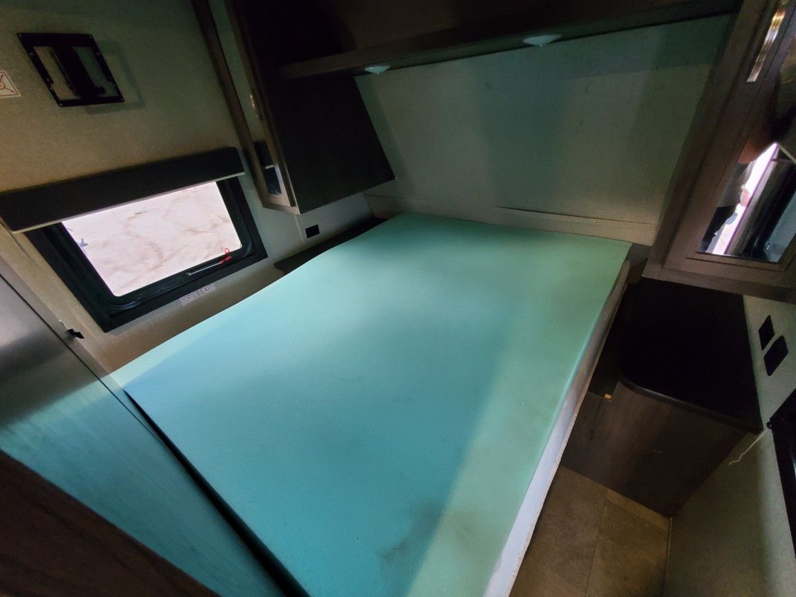 2020 Jayco 28 Foot Bunkhouse Sleeps 10 Lightweight Rocky Mountain