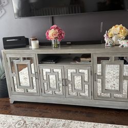 Entertainment center