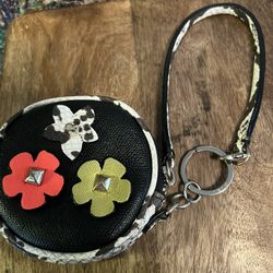 Guess Wristlet Or Purse Charm 