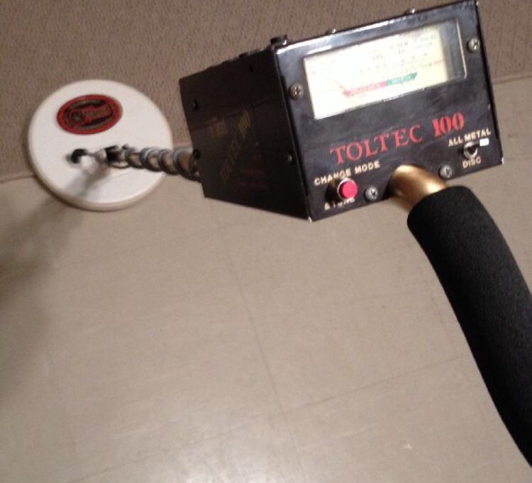 Rare Metal Detector Legendary Tesoro Toltec 100 with Original concentric discriminator coil come with headphones