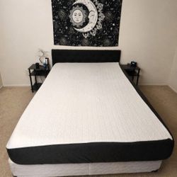 Cool Gel 12 Inch Medium Firm Memory Foam Queen Mattress - LIKE NEW