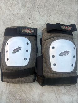 Sabotage Knee Pads