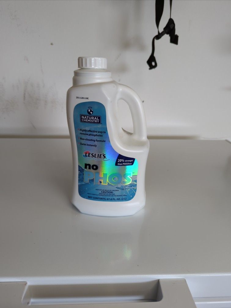 Leslie's Pool Supplies No Phos 2L 50% Full