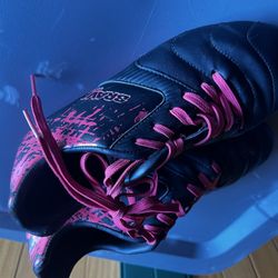 Girls Cleats Size 4 1/2