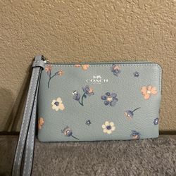 Coach Floral Print Wristlet (Lightblue)