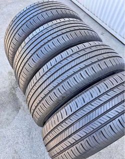 Set 235/60-18 hankook con el 80% de vida